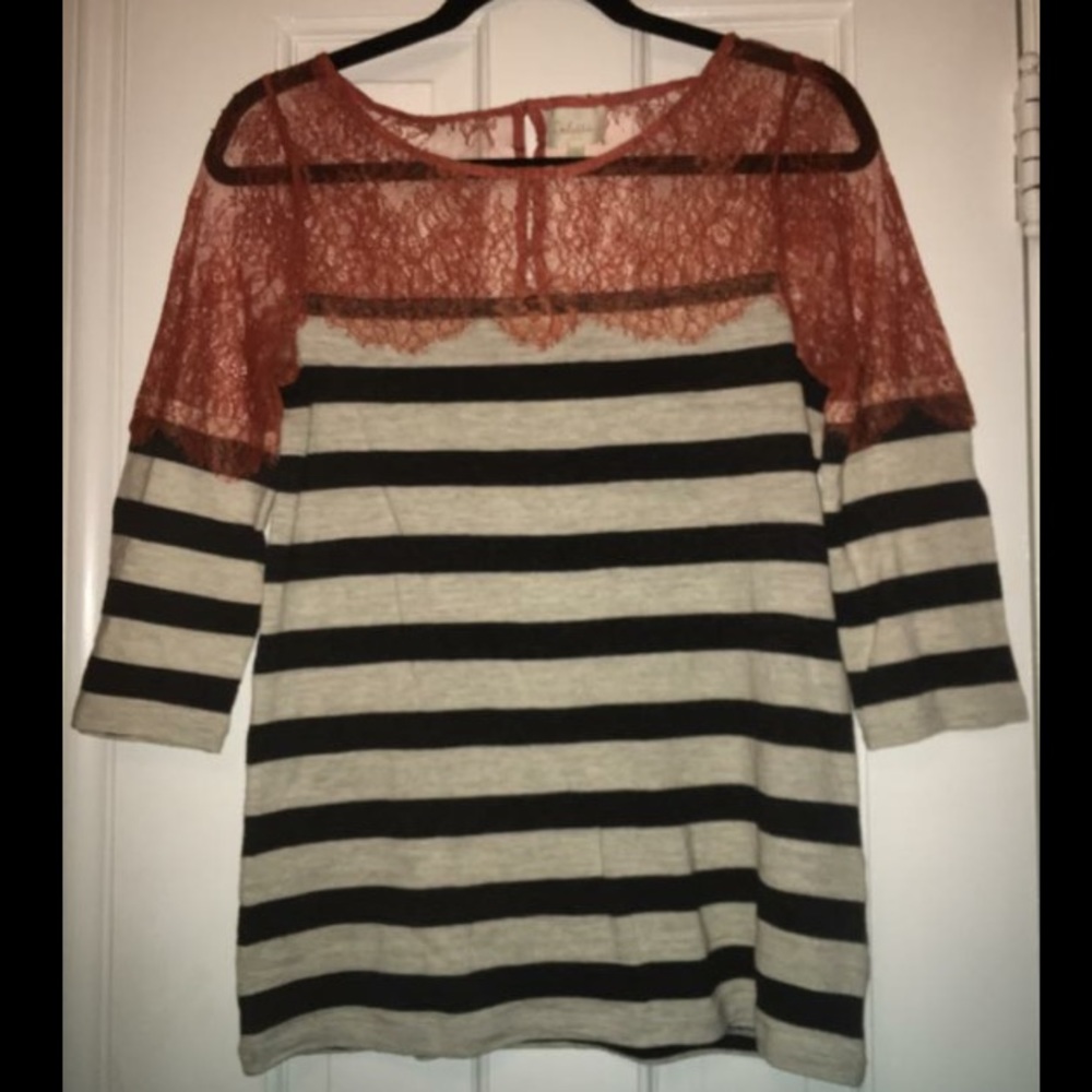 Lace & lines pullover - Picture 2 of 2